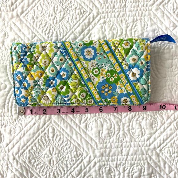 Vera Bradley English Meadow Green Blue Floral Quilted Clutch Wallet Foldover 9x4 - Picture 5 of 6